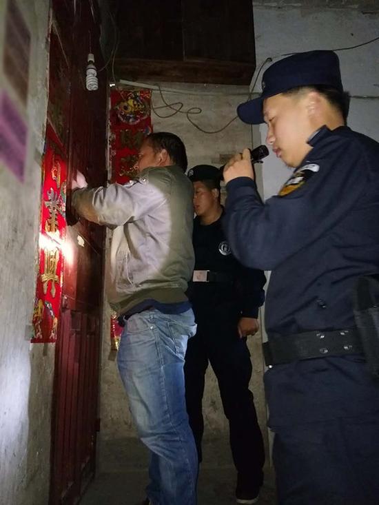 迪庆粗心妈妈误将幼女锁家中 