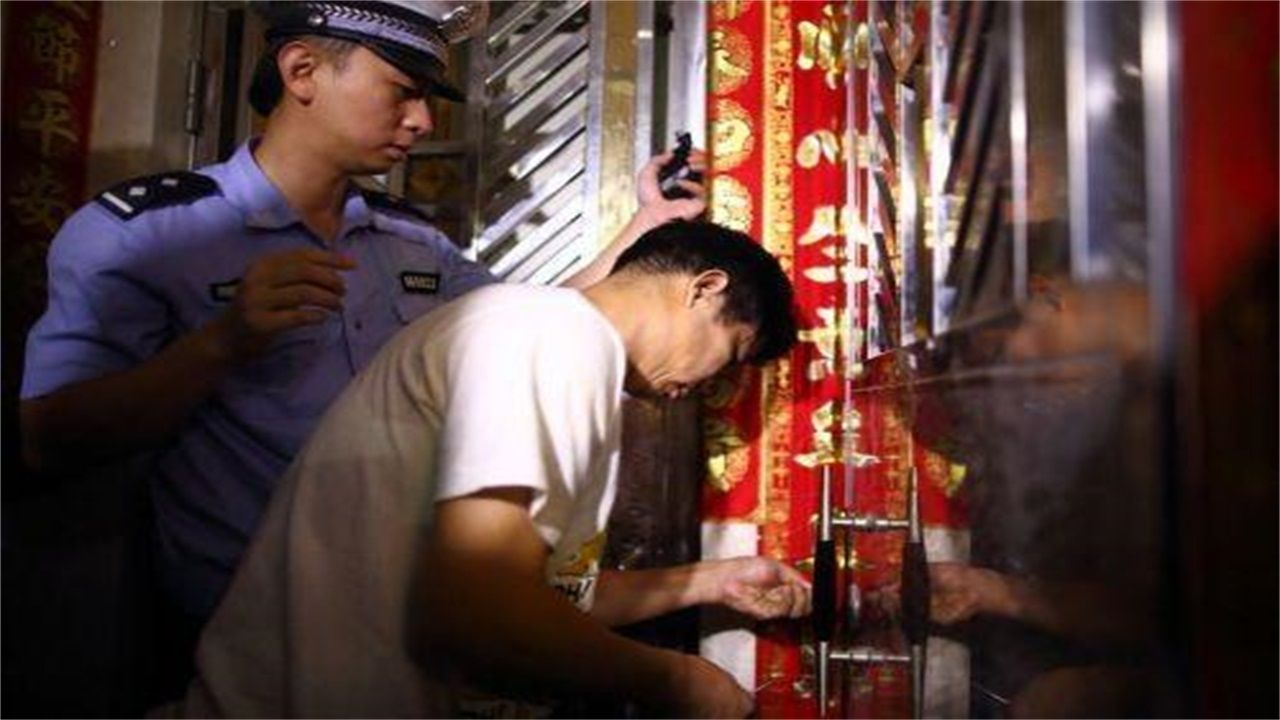 迪庆请开锁师傅开了锁后，师傅